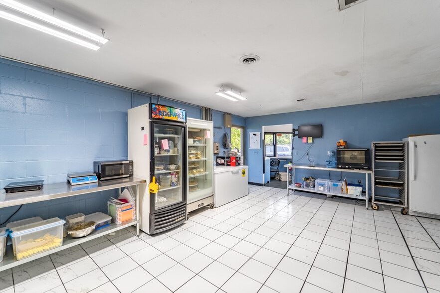 More Photos Of 1707 Merrill Ave, Wausau Freestanding For Sale