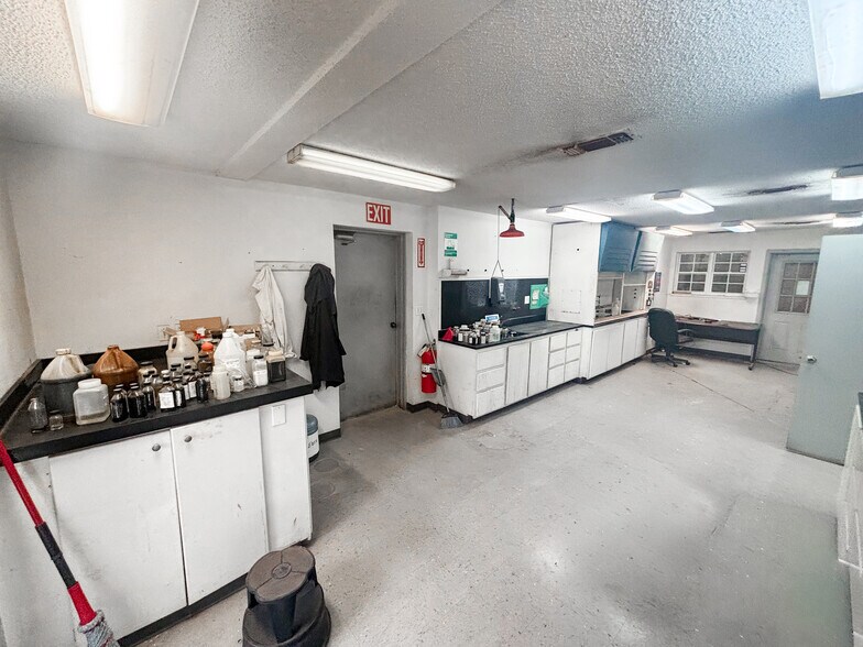 More Photos Of 3803 Mankins Ave, Odessa Warehouse For Sale