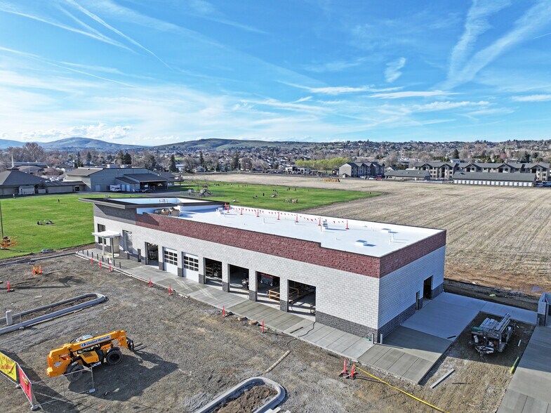 More Photos Of 6905 W Nob Hill Blvd, Yakima Auto Repair For Sale