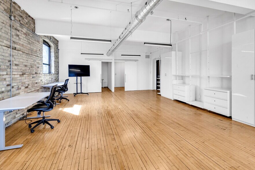 More Photos Of 639 Queen St W, Toronto Office For Lease