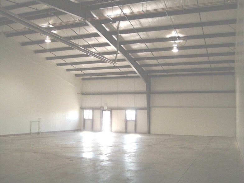 More Photos Of 10500 Havana Ct, Brighton Warehouse For Lease