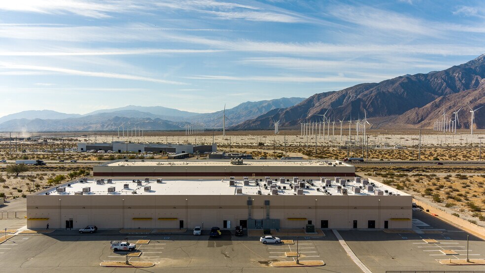 More Photos Of 19533 McLane St, Palm Springs Distribution For Sale