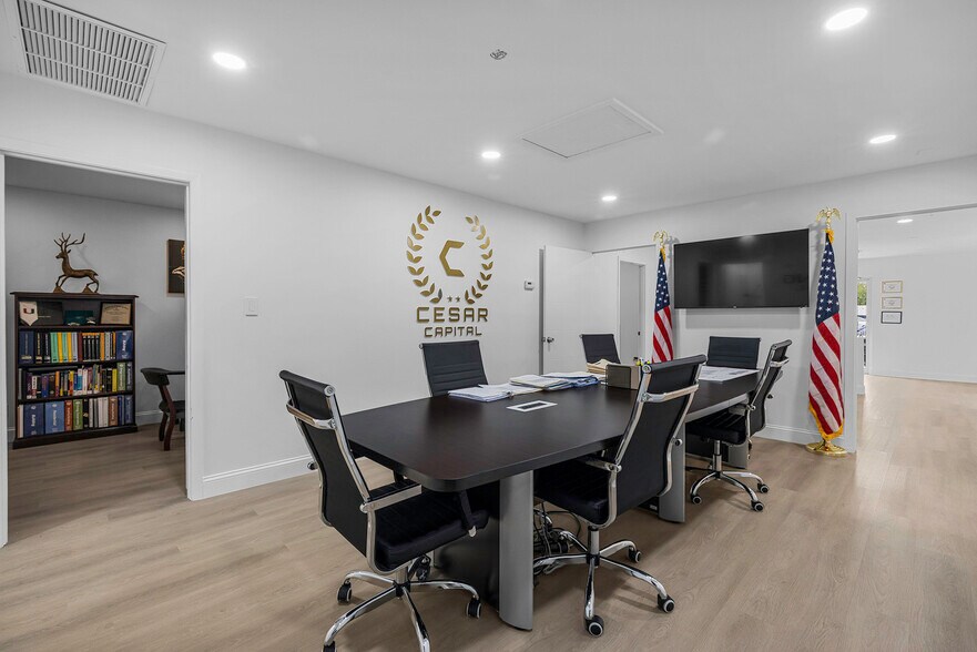 More Photos Of 4625 SE Dixie Hwy, Stuart Office For Sale