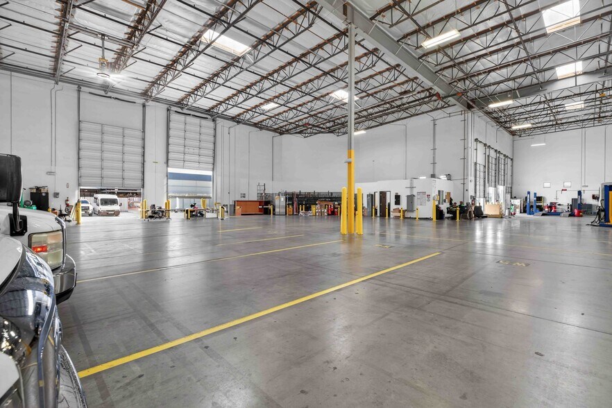 More Photos Of 9031 N Lurline Ave, Chatsworth Distribution For Lease