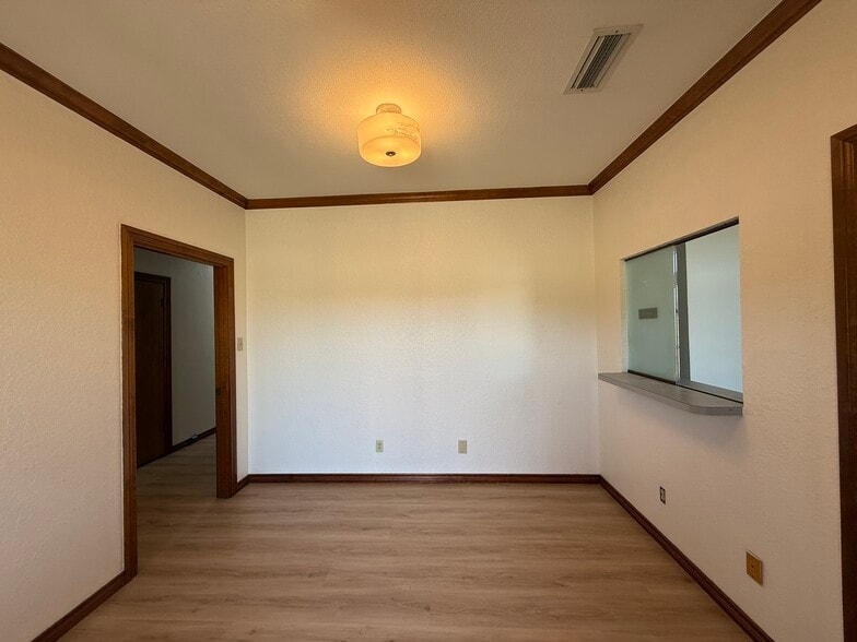 More Photos Of 304 Harwood Rd, Bedford Medical For Lease