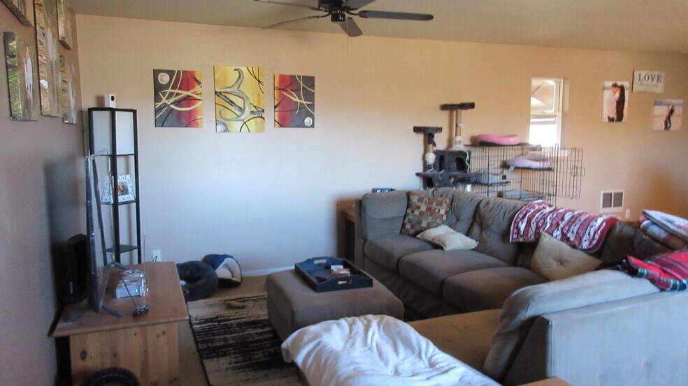 More Photos Of 1502 University Pky, Yakima Warehouse For Sale