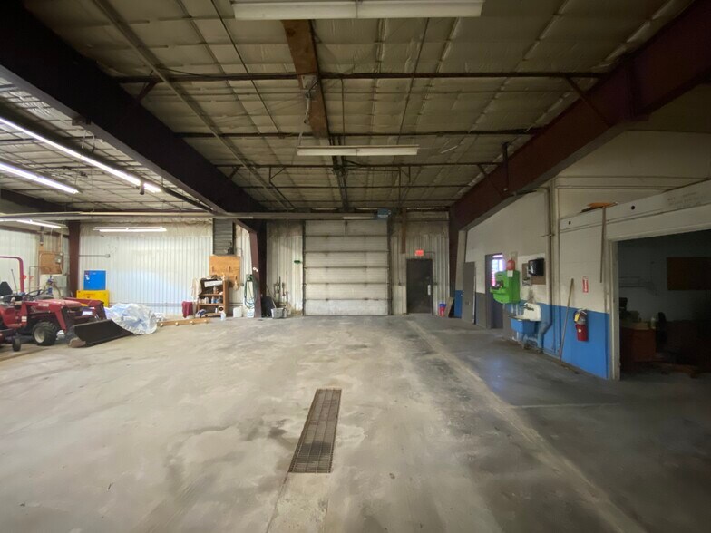 More Photos Of 112 Squires Rd, North Clarendon Auto Dealership For Sale