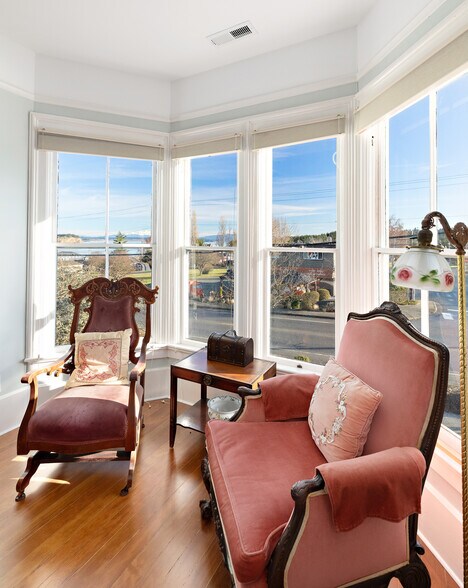 More Photos Of 704 N Main St, Coupeville Hospitality For Sale