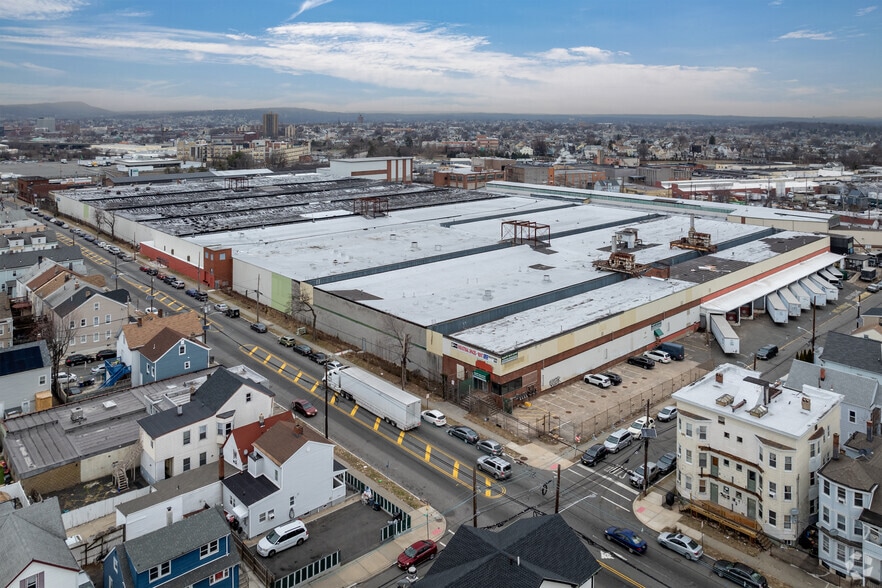 More Photos Of 297 Getty Ave, Paterson Warehouse For Lease