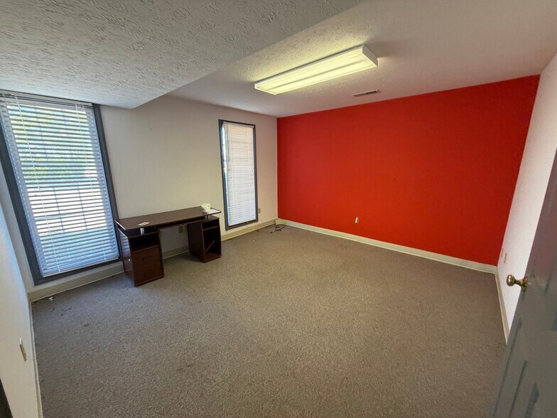 More Photos Of 102 Manor Ave, Bardstown Office For Sale