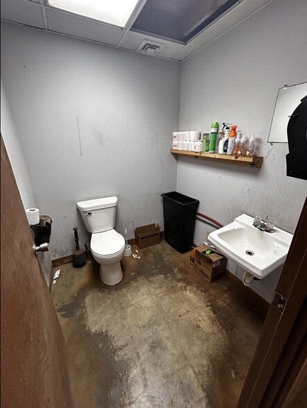 More Photos Of 212 Blees Industrial Dr, Macon Industrial For Sale