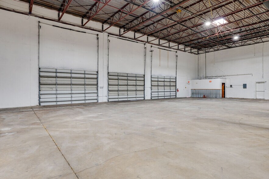 More Photos Of 2205-2215 E Pioneer Dr, Irving Manufacturing For Lease