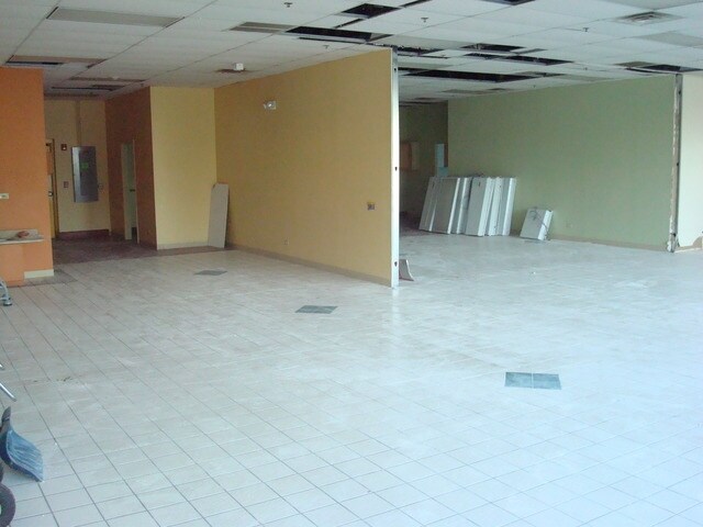 More Photos Of 11300-11314 W Southwest Hwy, Orland Park Storefront Retail Office For Lease