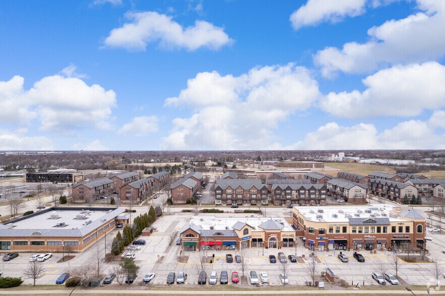 More Photos Of 271-281 W Townline Rd, Vernon Hills Storefront Retail Office For Lease