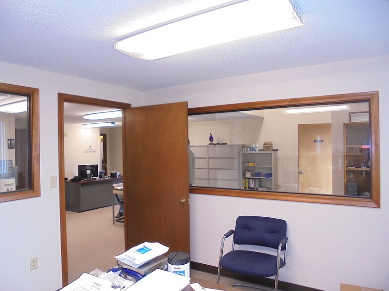 More Photos Of 256 Main St, East Windsor Research And Development For Lease