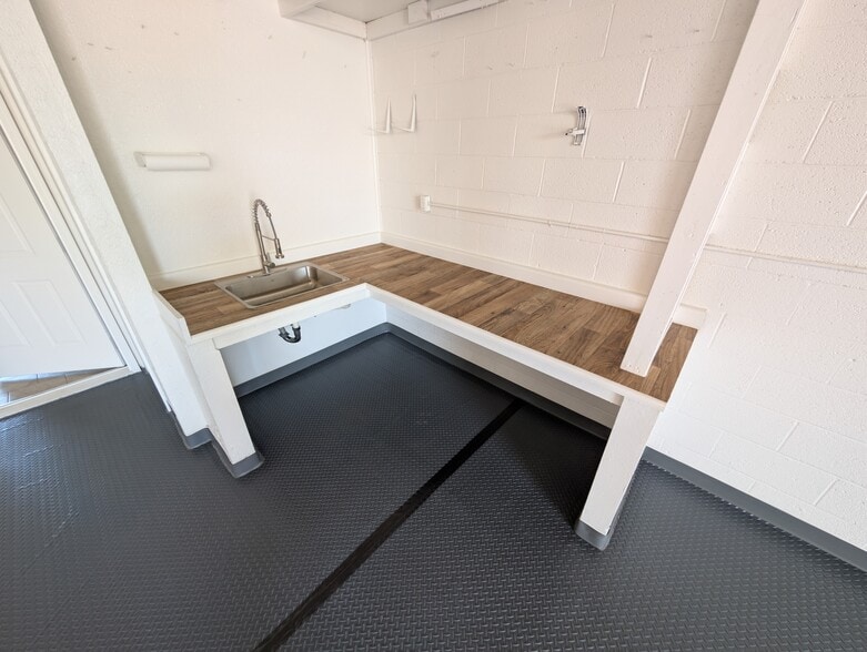 More Photos Of 2537 Weston Rd, Colorado Springs Service For Lease