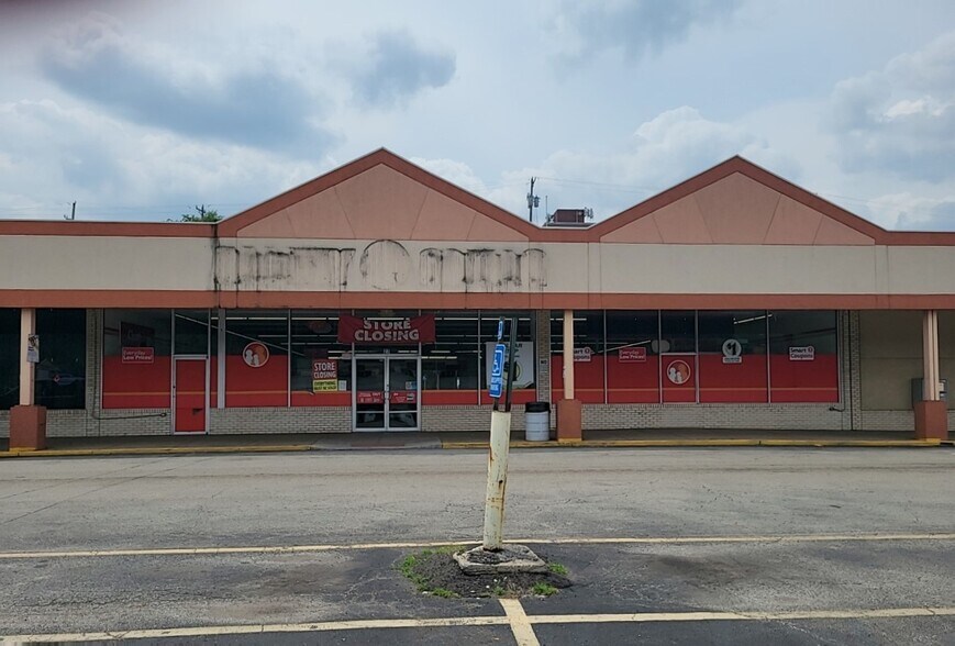Primary Photo Of 27 Duquesne Blvd, Duquesne Supermarket For Lease