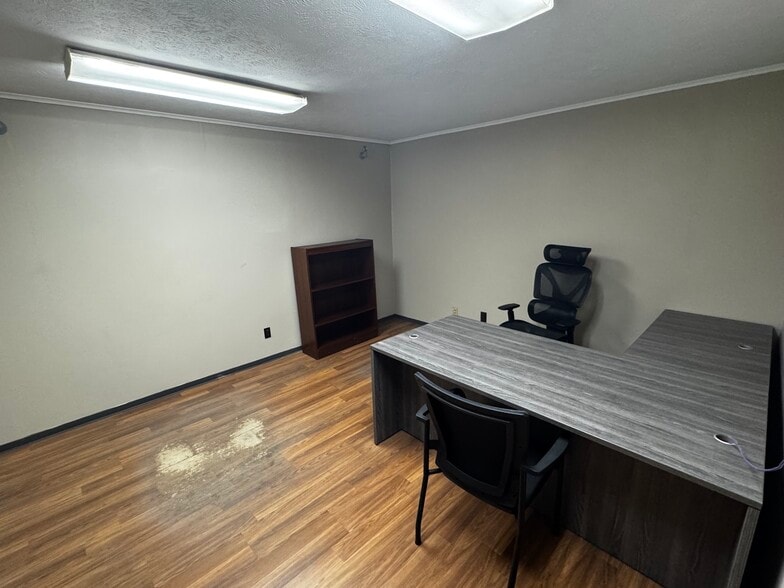 More Photos Of 701 Collins Rd, Elkhart Warehouse For Sale