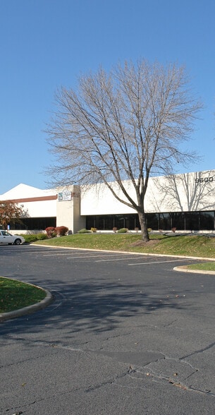 More Photos Of 9600 76th St W, Eden Prairie Showroom For Sale