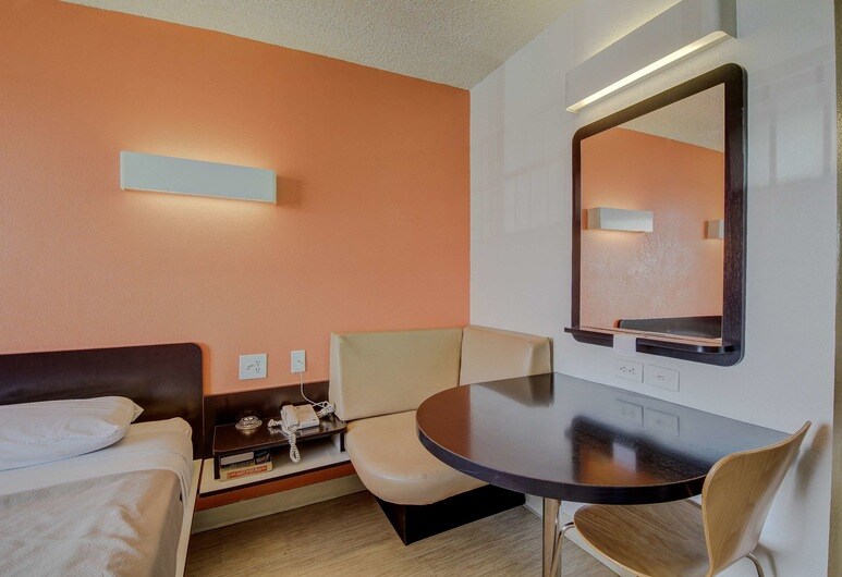 More Photos Of 5522 N Pan Am Expy, San Antonio Hotel For Sale