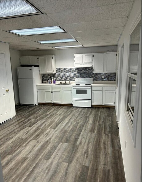 More Photos Of 10639 Business Route 21, Hillsboro Office For Lease