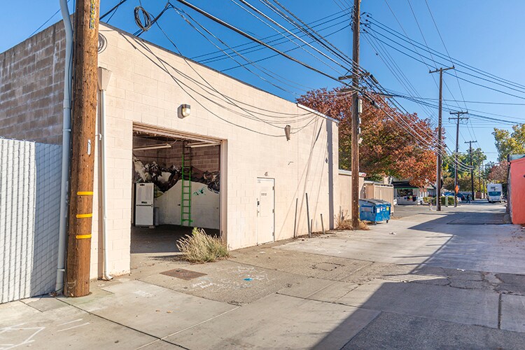 More Photos Of 2414 16th St, Sacramento Office For Sale