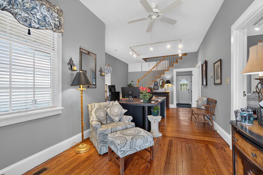 More Photos Of 122 N Locust St, Versailles Office For Sale