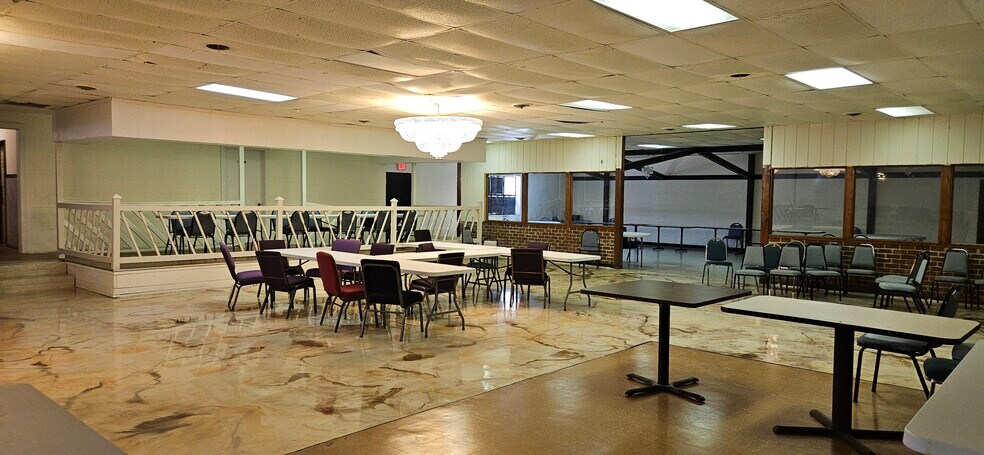 More Photos Of 302 W Colonial Trail Hwy, Blackstone Freestanding For Lease