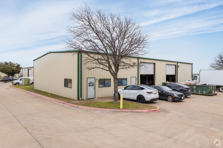 More Photos Of 1834 Ferguson Ln, Austin Unknown For Lease