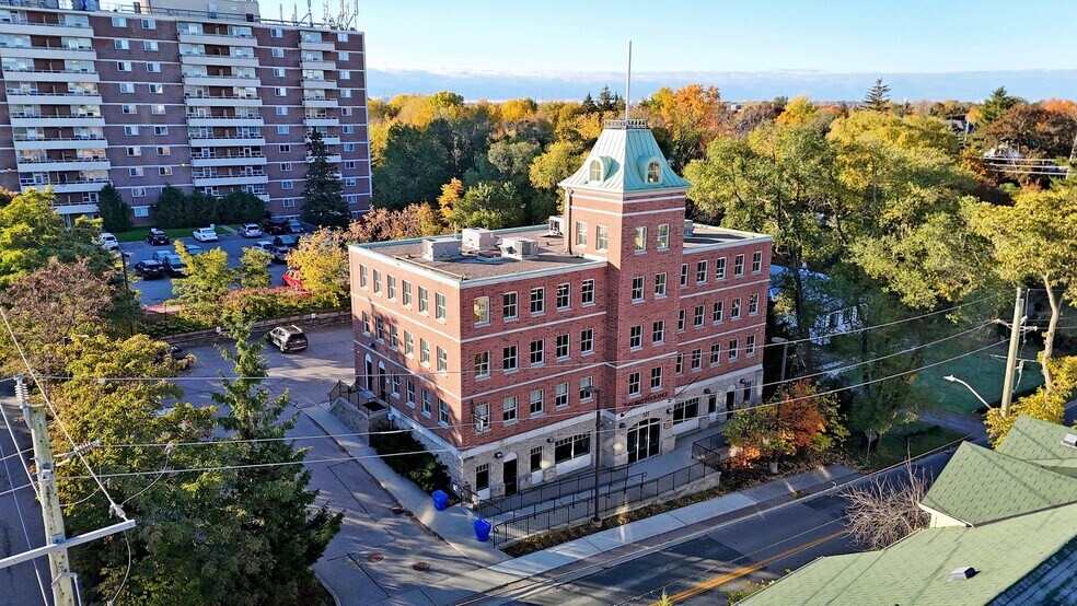 More Photos Of 121 Robinson St, Markham Office For Sale