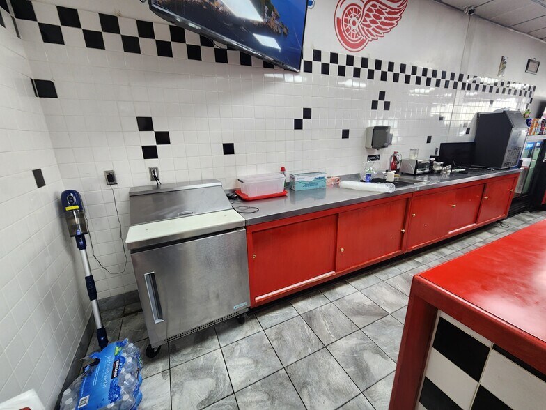 More Photos Of 1350-1500 S Lapeer Rd, Oxford Unknown For Lease