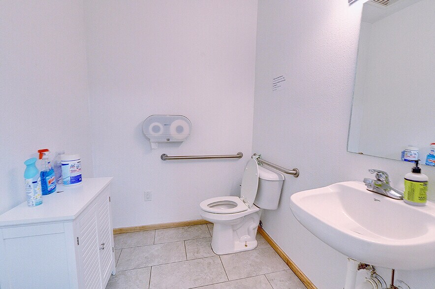 More Photos Of 715 S Easy St, Lecanto Manufacturing For Lease