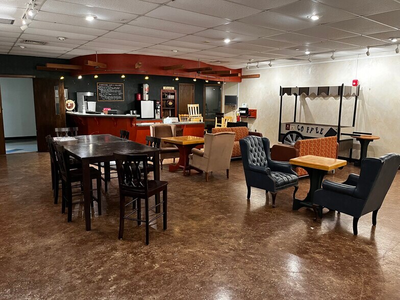 More Photos Of 7600 Woodrow Ave, Austin Schools For Lease