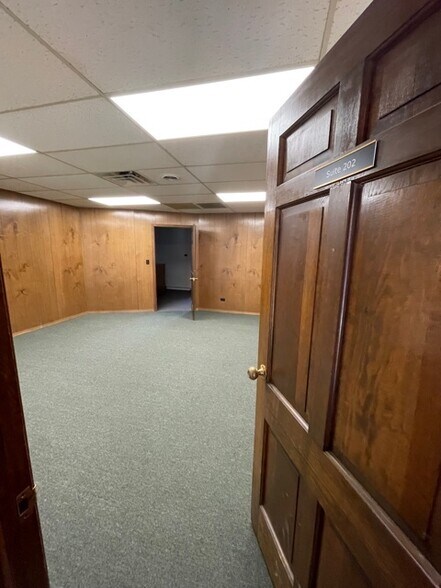 More Photos Of 425 S Adams St, Green Bay Office For Lease