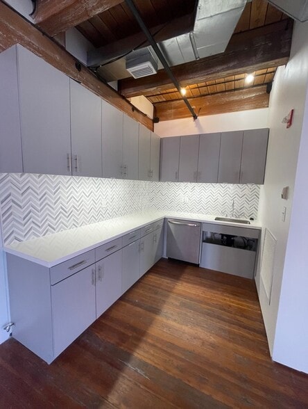 More Photos Of 208 N Market St, Dallas Office For Lease