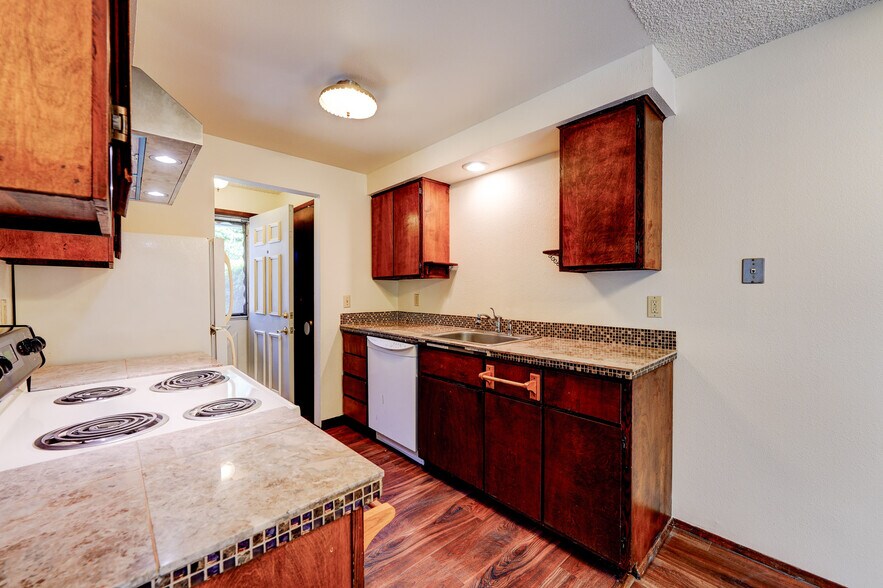 More Photos Of 1397-1407 SE 130th Ave, Portland Apartments For Sale