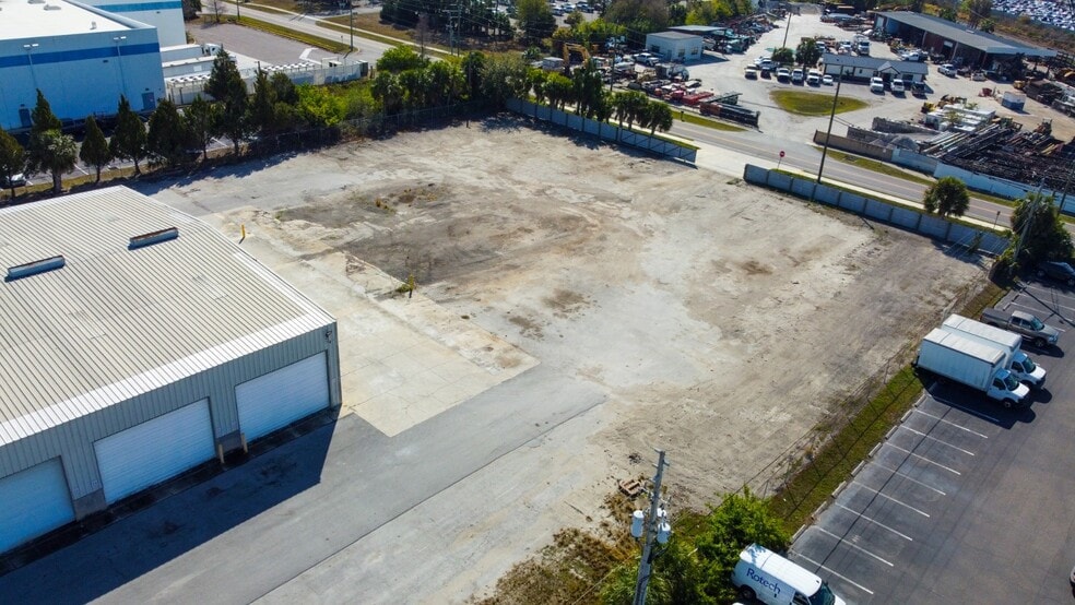 More Photos Of 8810 Enterprise Blvd, Largo Warehouse For Lease