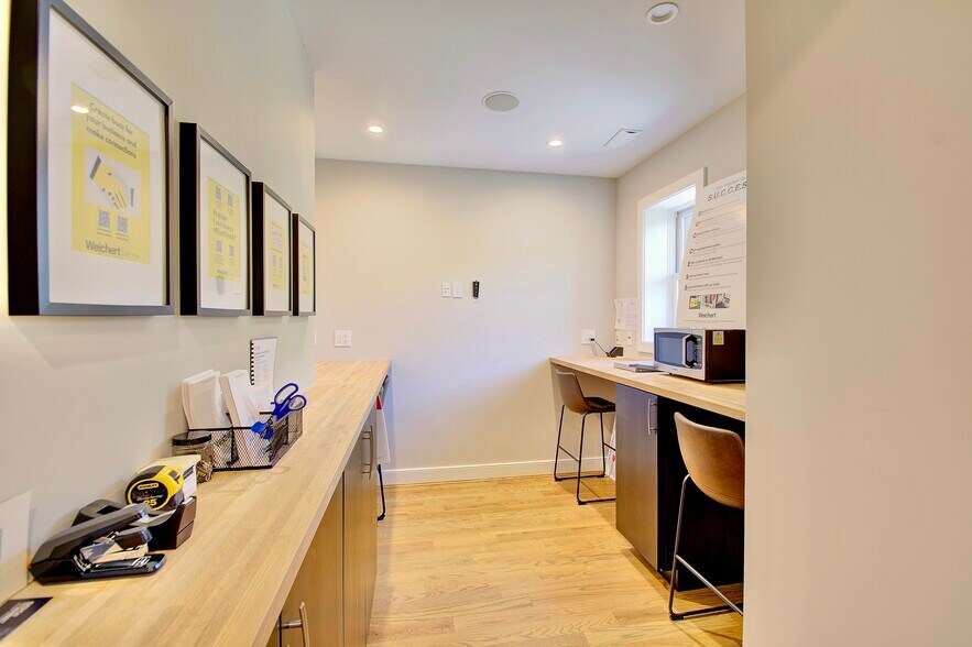 More Photos Of 33 N Fort Thomas Ave, Fort Thomas Office For Sale