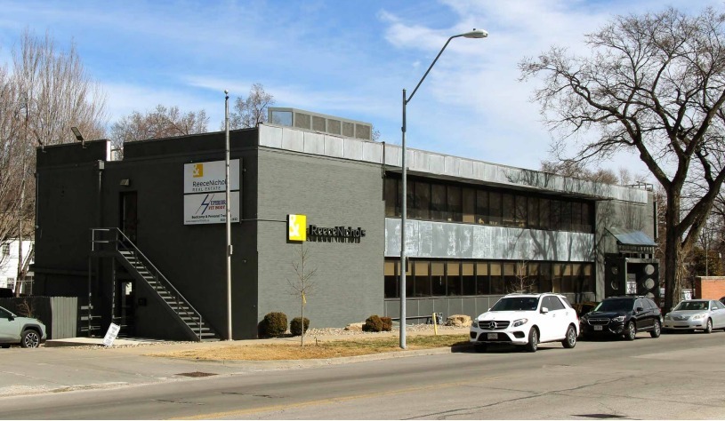 Primary Photo Of 114 W Gregory Blvd, Kansas City Office For Sale