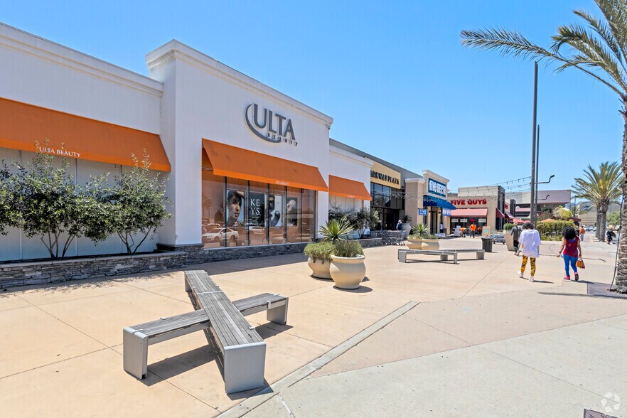 More Photos Of 415-761 Parkway Plaza, El Cajon Unknown For Lease