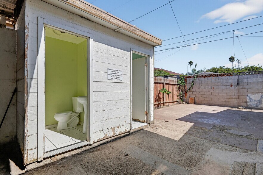 More Photos Of 400 N Hayes Ave, Oxnard Multifamily For Sale