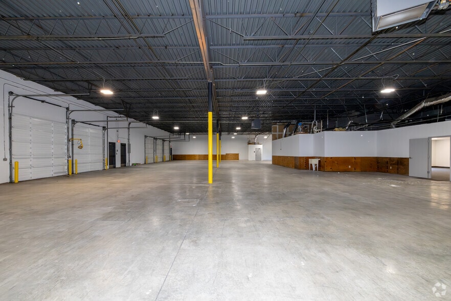 More Photos Of 1809 Cross Beam Dr, Charlotte Unknown For Lease