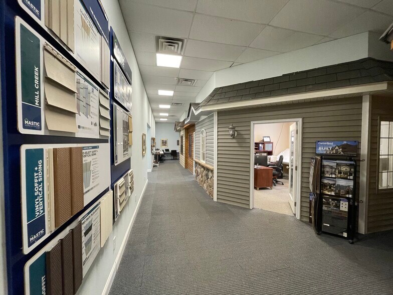 Primary Photo Of 195 E Hamburg St, Pinckney Office For Lease