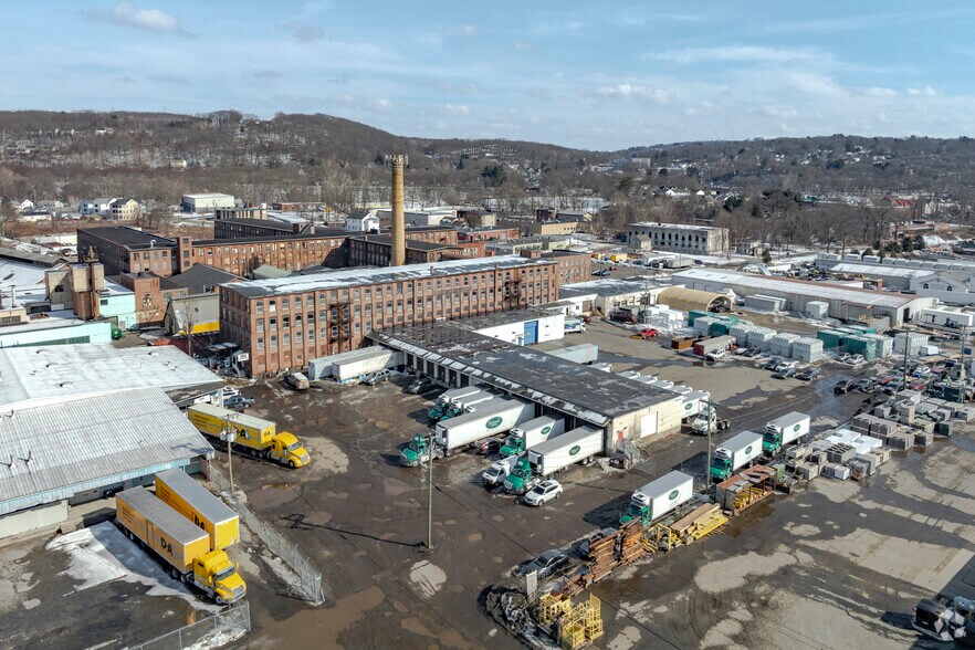 More Photos Of 280 Chase River Rd, Waterbury Truck Terminal For Lease