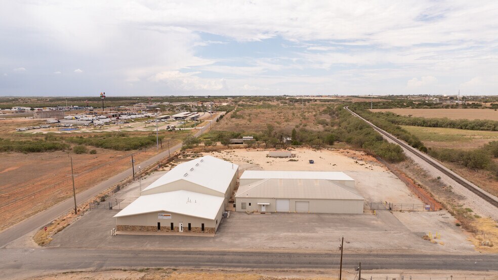 More Photos Of 110 CR 141, Sweetwater Manufacturing For Lease