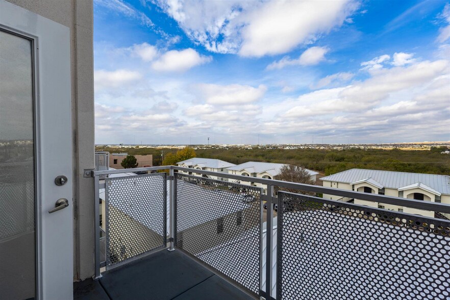 More Photos Of 502 Shiloh Dr, Laredo Apartments For Sale