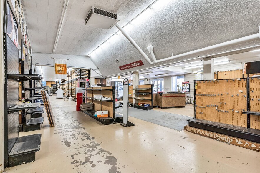 More Photos Of 1630 E Main St, Canon City General Retail For Sale