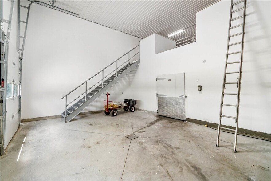 More Photos Of 383731 Salford Rd, Salford Freestanding For Sale