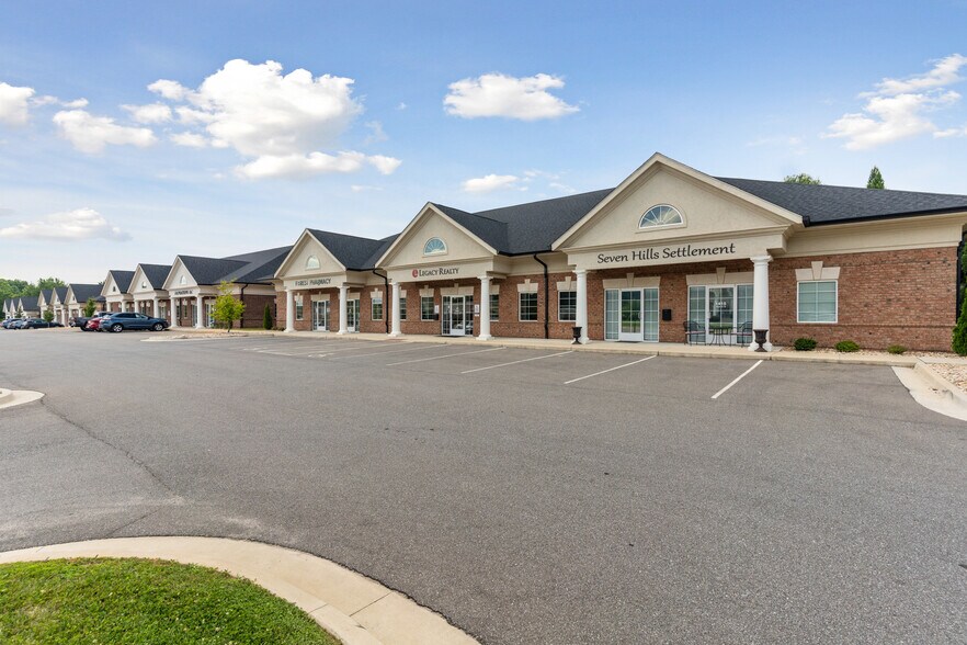 More Photos Of 1415 Crossings Center Dr, Forest Unknown For Lease