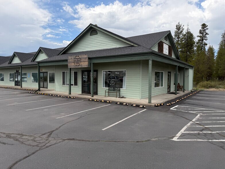 More Photos Of 16493 Bluewood Pl, La Pine Office For Sale